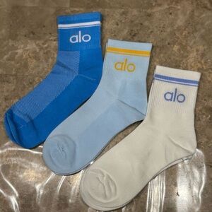 New Women’s Alo Socks
New with tags in its packaging 
3 pairs 
Fits sizes 6-11